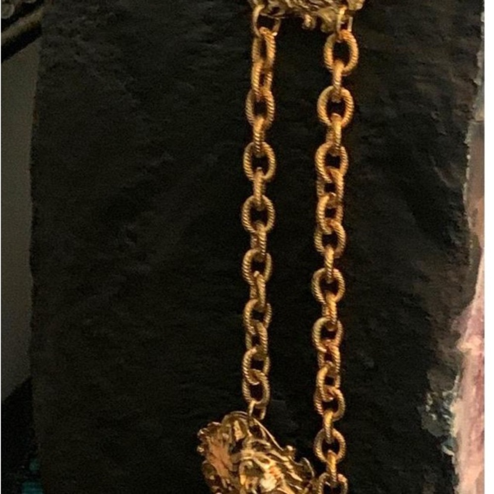 "Just a Roar Away " vintage Gold Chain Belt - Picture 3 of 7
